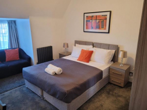 Silvertree Lodge - 2 double bed flat with parking